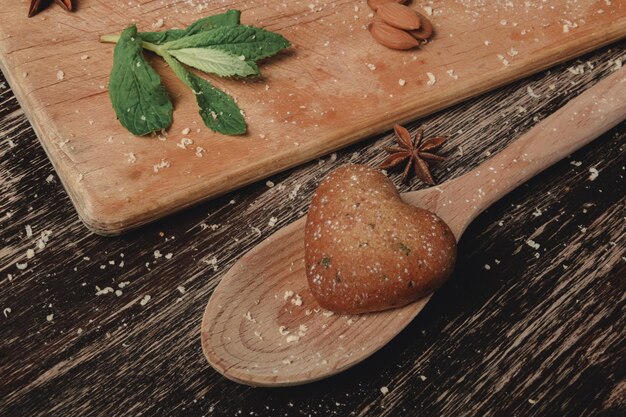 Deska z pieczywem i ziołami